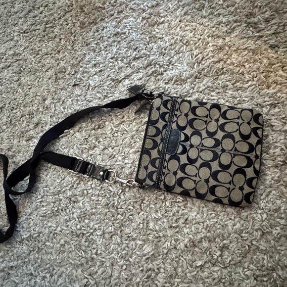 Coach small crossbody bag - Picture 2 of 2